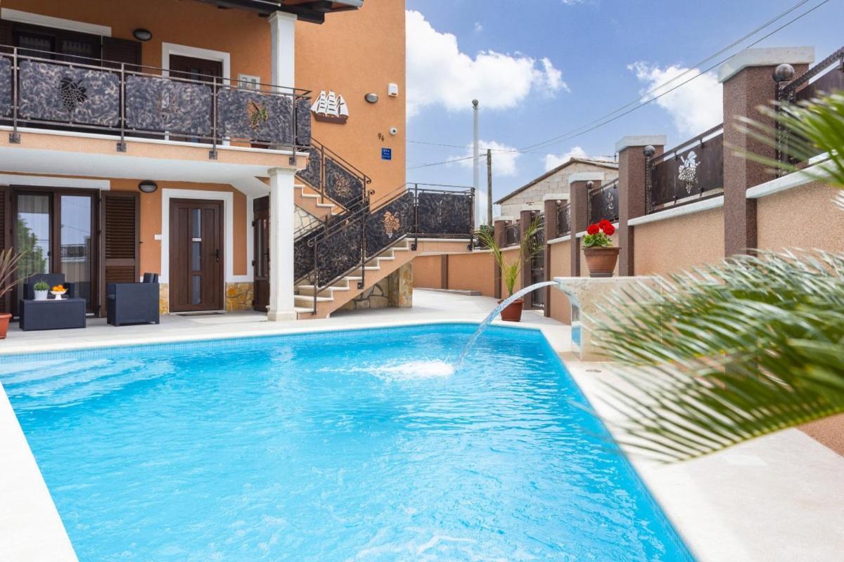 Villa Vita In Porec - Haus Fuer 6-8 Personen Kastelir Ngoại thất bức ảnh