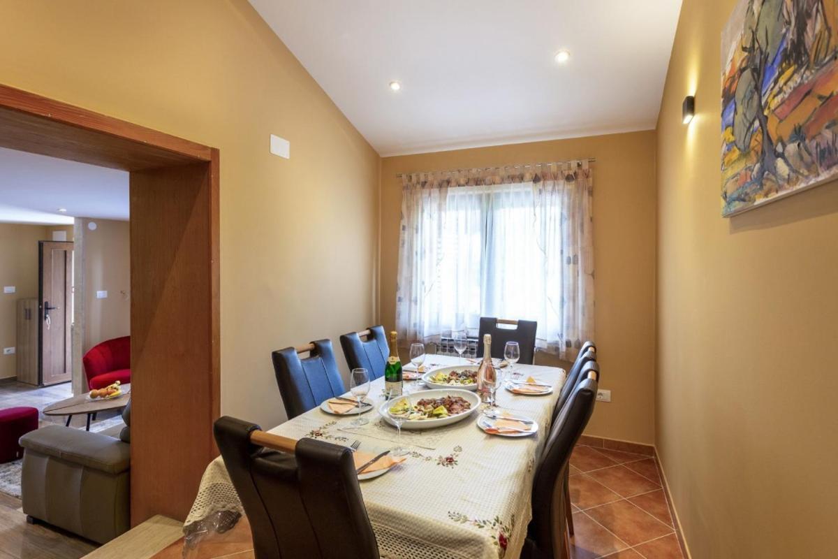 Villa Vita In Porec - Haus Fuer 6-8 Personen Kastelir Ngoại thất bức ảnh