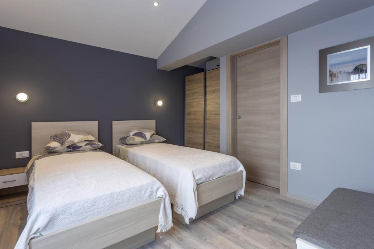Villa Vita In Porec - Haus Fuer 6-8 Personen Kastelir Ngoại thất bức ảnh