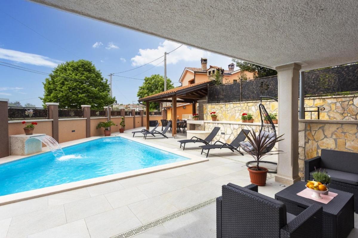 Villa Vita In Porec - Haus Fuer 6-8 Personen Kastelir Ngoại thất bức ảnh
