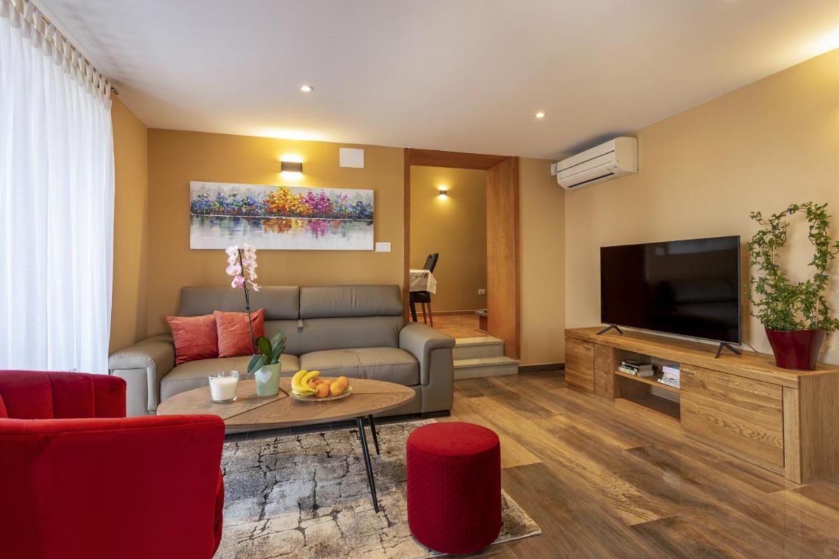 Villa Vita In Porec - Haus Fuer 6-8 Personen Kastelir Ngoại thất bức ảnh