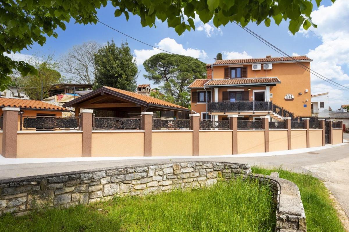 Villa Vita In Porec - Haus Fuer 6-8 Personen Kastelir Ngoại thất bức ảnh