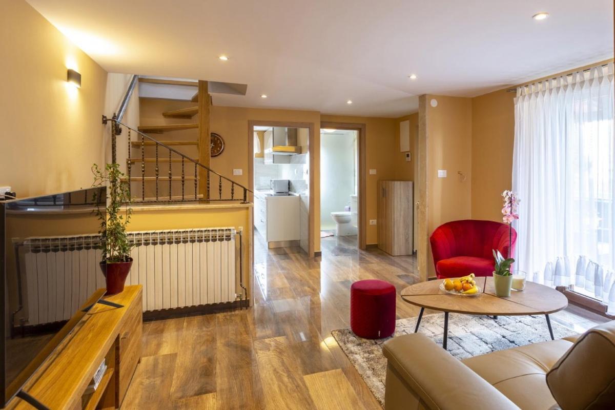 Villa Vita In Porec - Haus Fuer 6-8 Personen Kastelir Ngoại thất bức ảnh