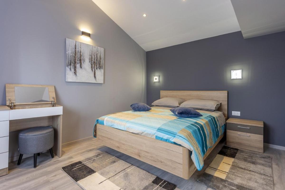 Villa Vita In Porec - Haus Fuer 6-8 Personen Kastelir Ngoại thất bức ảnh