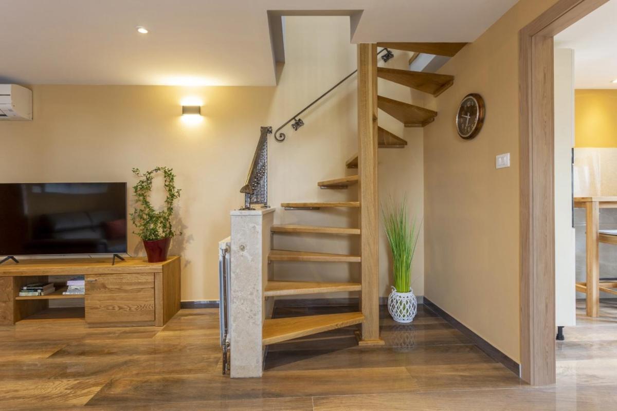 Villa Vita In Porec - Haus Fuer 6-8 Personen Kastelir Ngoại thất bức ảnh