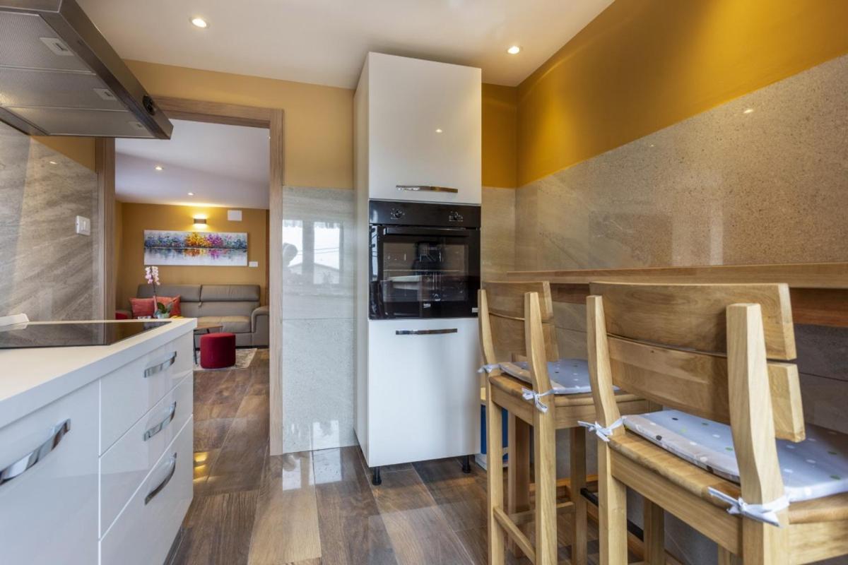 Villa Vita In Porec - Haus Fuer 6-8 Personen Kastelir Ngoại thất bức ảnh
