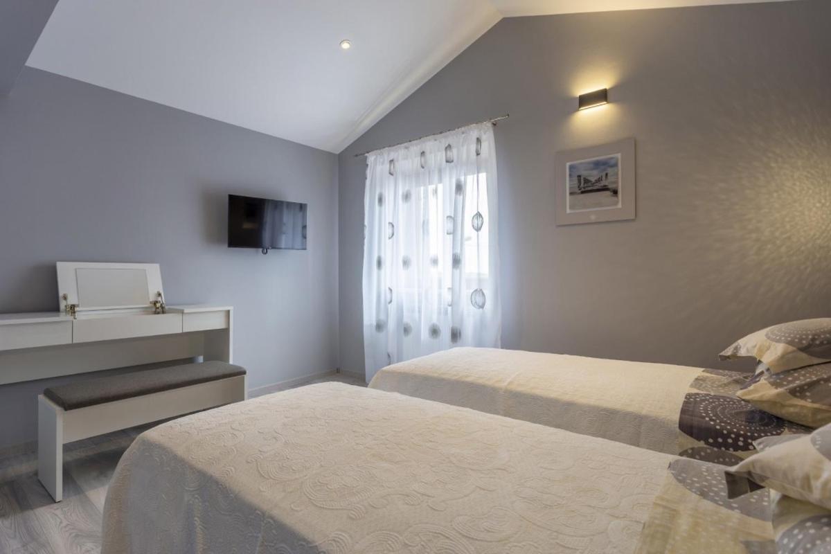 Villa Vita In Porec - Haus Fuer 6-8 Personen Kastelir Ngoại thất bức ảnh